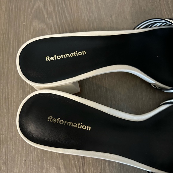 Reformation Sedonia Mignon Block Heeled Sandal - Picture 4 of 4